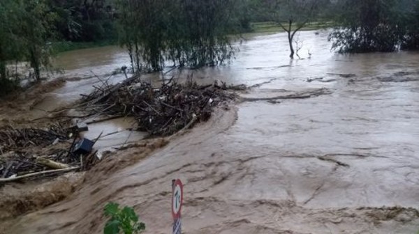 Lào Cai bị thiệt hại nặng nề do mưa lũ trái mùa ảnh 1