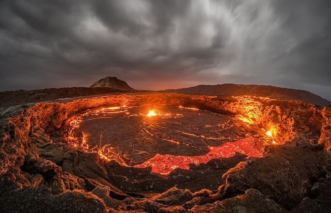 Hồ dung nham thuộc núi lửa Erta Ale được mệnh danh là 