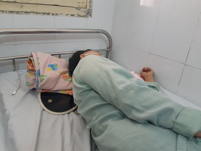 Người phụ nữ suýt chết vì hóc đầu gà trong thực quản ảnh 1