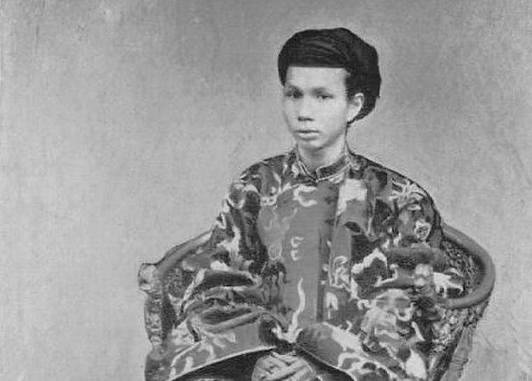 Vị vua mỗi bữa ăn phải do 50 người đầu bếp nấu?