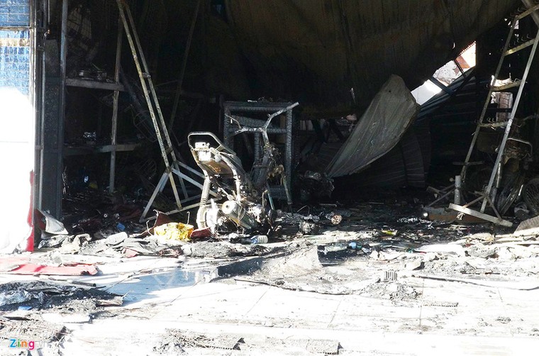 Hiện trường vụ cháy xe bồn chở xăng làm 6 người chết ở Bình Phước ảnh 5