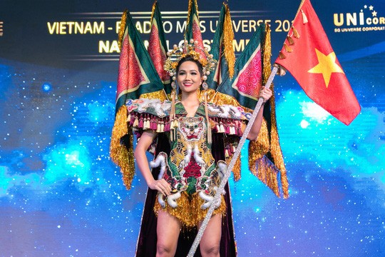 Độc đáo bộ trang phục của H’hen Niê mang đến Miss Universe ảnh 5