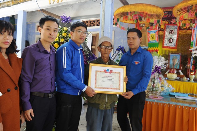 Vinh danh anh dân quân cứu người đến kiệt sức, thiệt mạng trong lũ ảnh 1