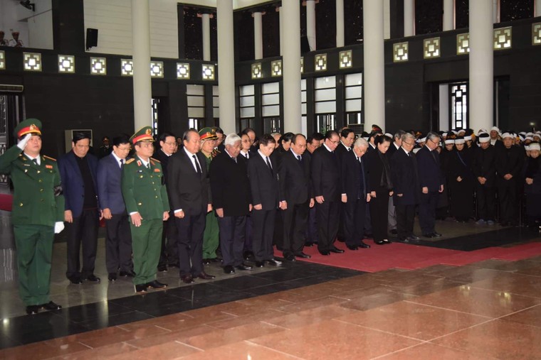 Lãnh đạo Đảng, Nhà nước viếng đồng chí Nguyễn Văn Trân ảnh 1