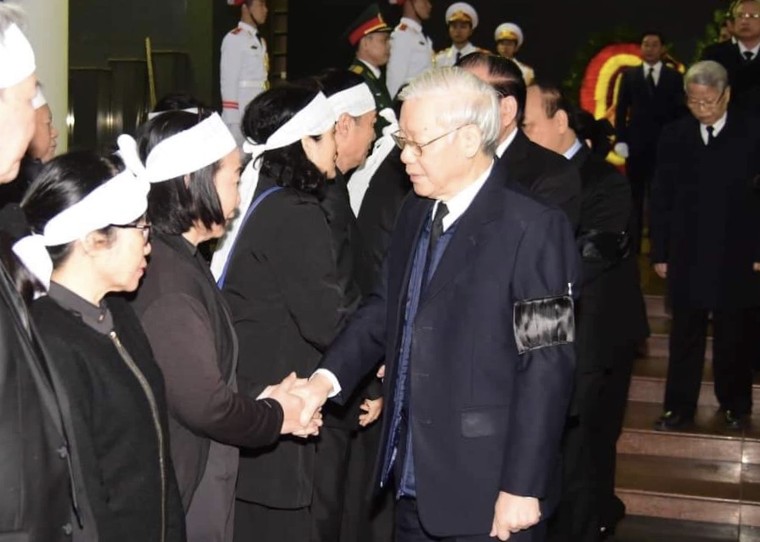 Lãnh đạo Đảng, Nhà nước viếng đồng chí Nguyễn Văn Trân ảnh 4