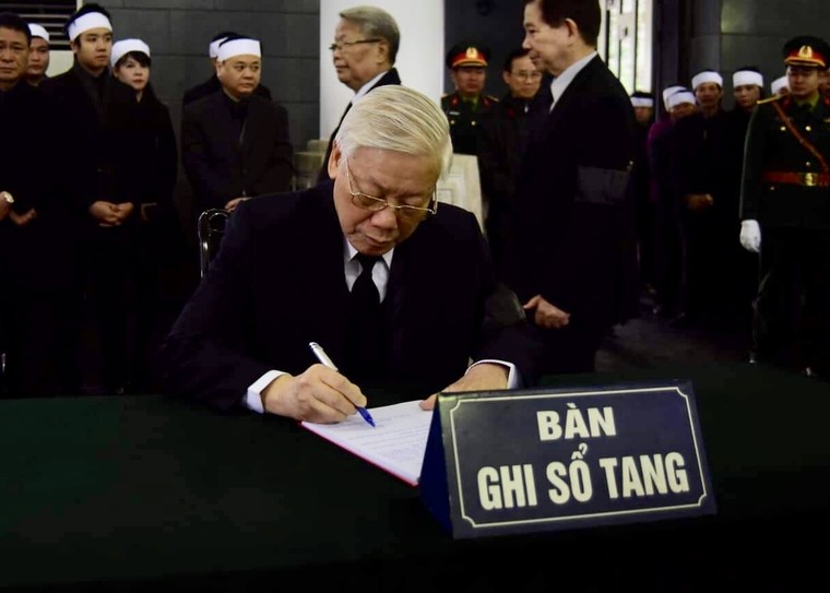 Lãnh đạo Đảng, Nhà nước viếng đồng chí Nguyễn Văn Trân ảnh 5