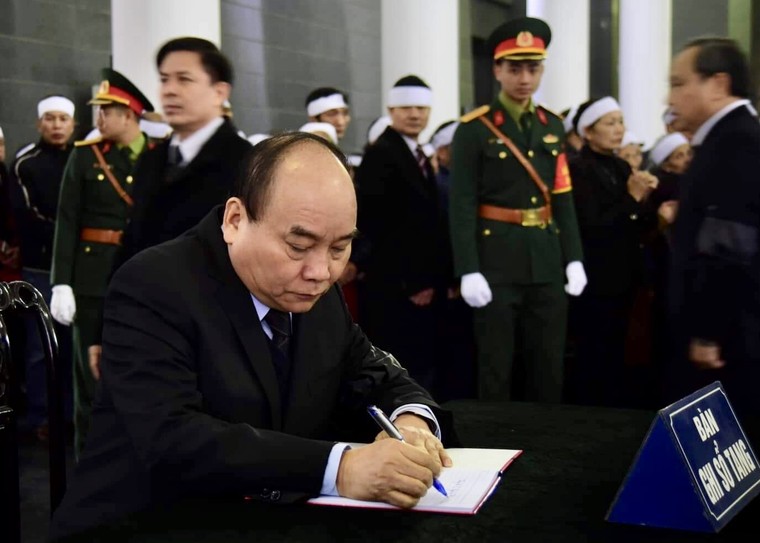 Lãnh đạo Đảng, Nhà nước viếng đồng chí Nguyễn Văn Trân ảnh 6