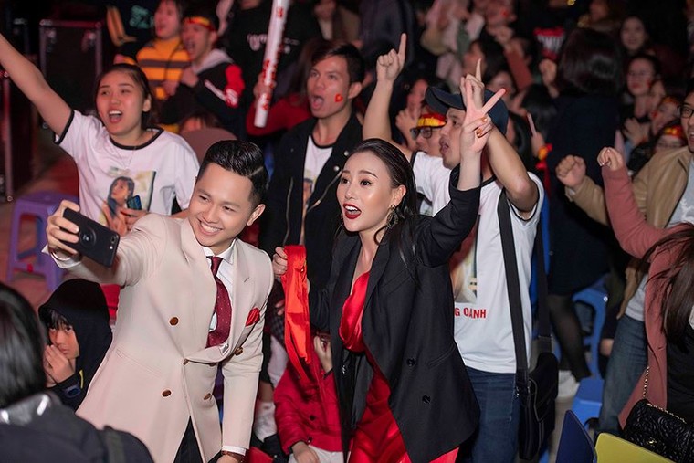 'Quỳnh búp bê' vỡ oà giữa 10.000 sinh viên khi Việt Nam vô địch ảnh 11