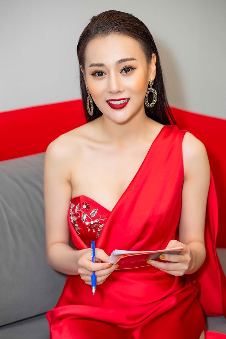 'Quỳnh búp bê' vỡ oà giữa 10.000 sinh viên khi Việt Nam vô địch ảnh 4