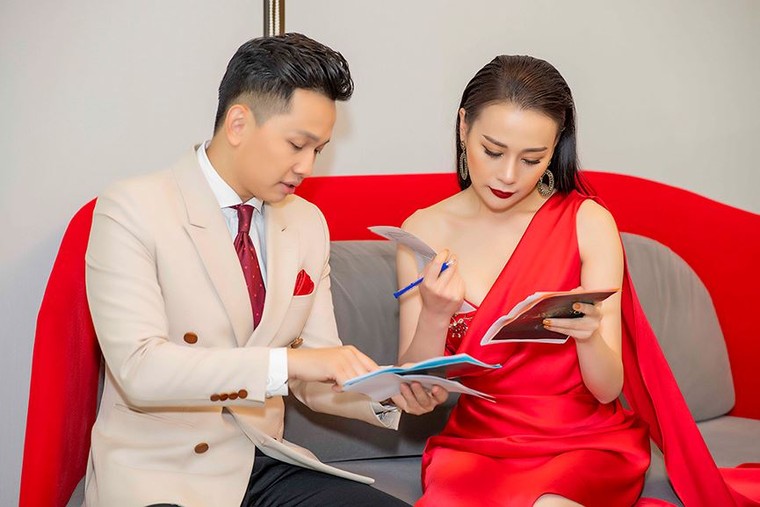 'Quỳnh búp bê' vỡ oà giữa 10.000 sinh viên khi Việt Nam vô địch ảnh 5