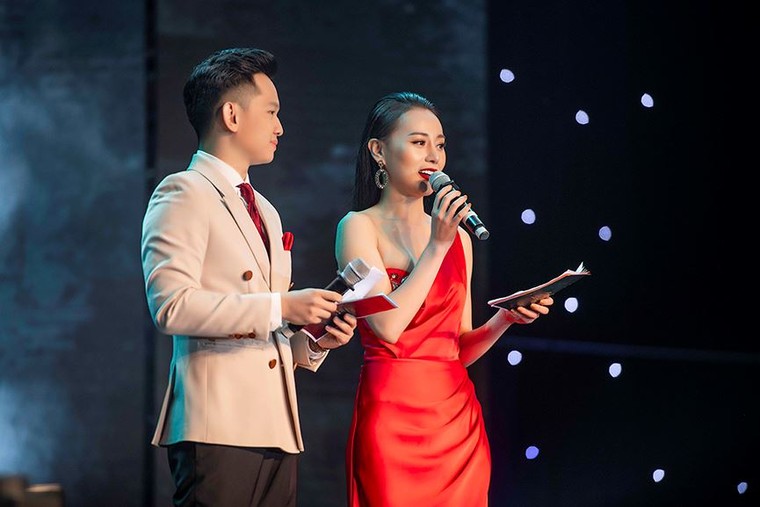 'Quỳnh búp bê' vỡ oà giữa 10.000 sinh viên khi Việt Nam vô địch ảnh 6