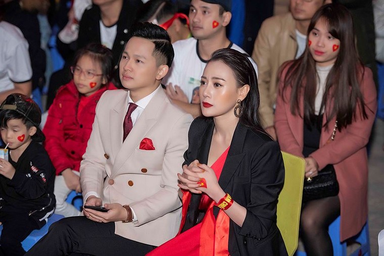 'Quỳnh búp bê' vỡ oà giữa 10.000 sinh viên khi Việt Nam vô địch ảnh 9