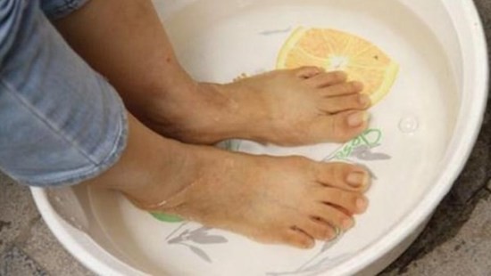 Người phụ nữ tử vong sau 5 phút ngâm chân với nước nóng ảnh 1