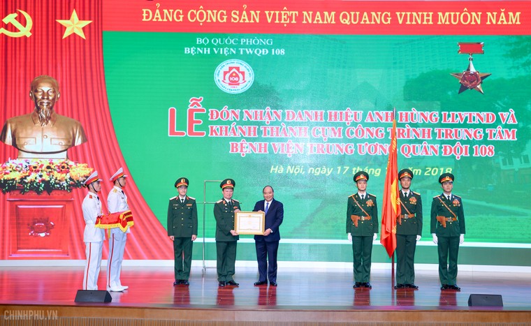Thủ tướng đánh giá cao nỗ lực sớm đạt đẳng cấp quốc tế của Bệnh viện 108 ảnh 2