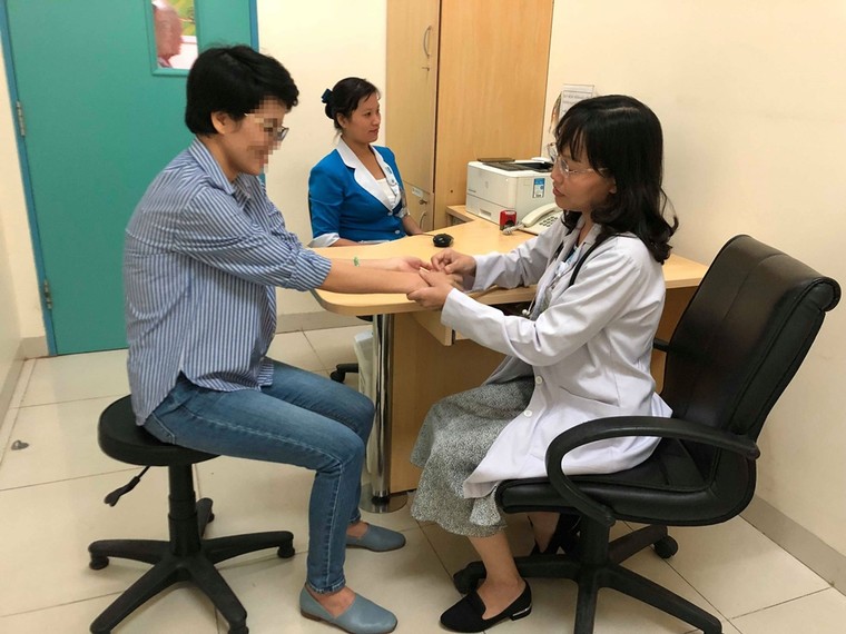 Người phụ nữ bị loãng xương nặng khi mới 38 tuổi ảnh 1