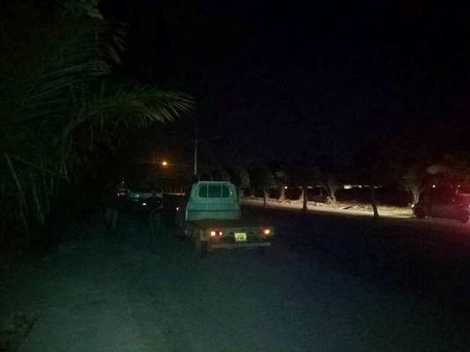 Va chạm với xe tải chở gà, xe cấp cứu nát đầu ảnh 2