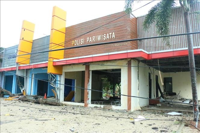 Khung cảnh hoang tàn tại bãi biển Anyer sau thảm họa sóng thần ảnh 2