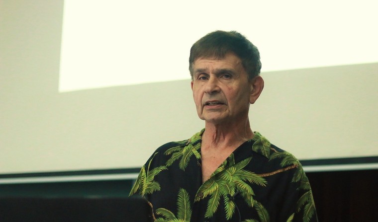 Giáo sư Mỹ chỉ ra tâm lý sính bằng ngoại của người Việt ảnh 1