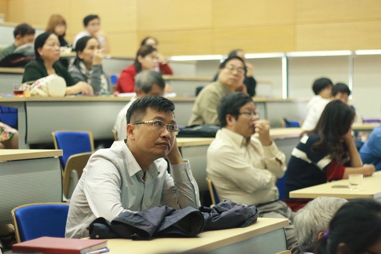 Giáo sư Mỹ chỉ ra tâm lý sính bằng ngoại của người Việt ảnh 2