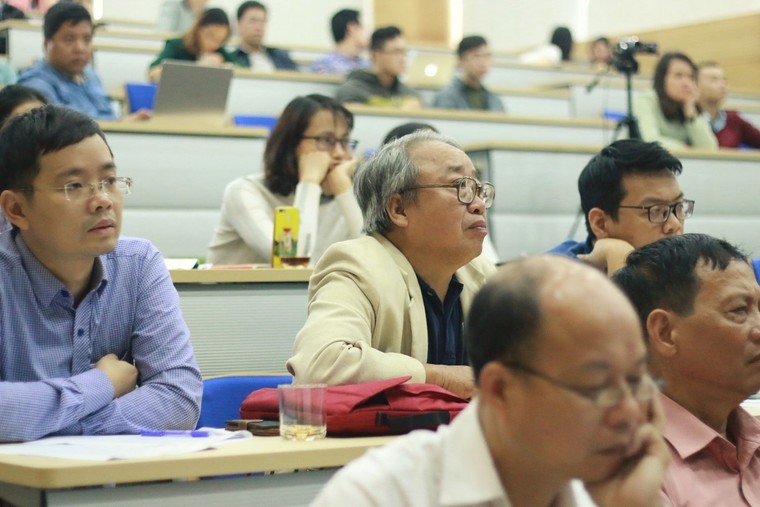 Giáo sư Mỹ chỉ ra tâm lý sính bằng ngoại của người Việt ảnh 3