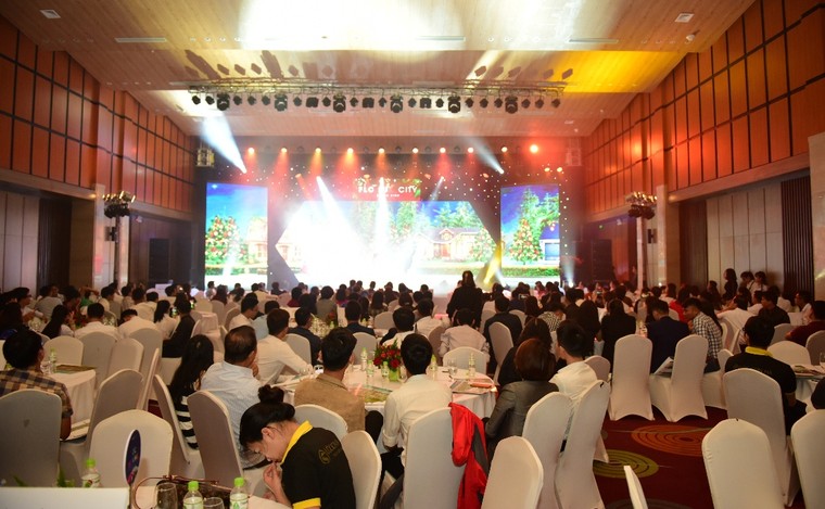 Nhà phố thương mại Oyster Plus – FLC Quảng Bình hấp dẫn giới đầu tư Đà Nẵng ảnh 1