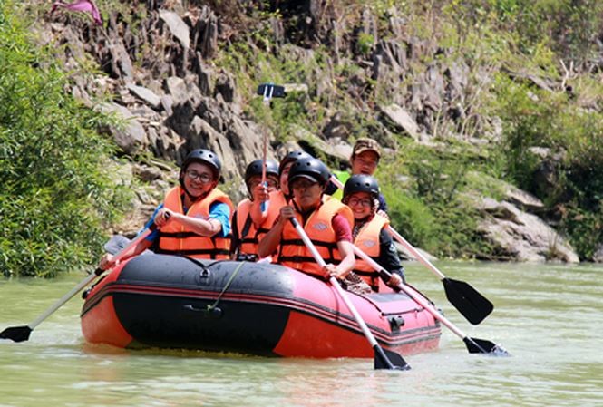 Một ngày leo núi, vượt thác Dray Nur ảnh 1