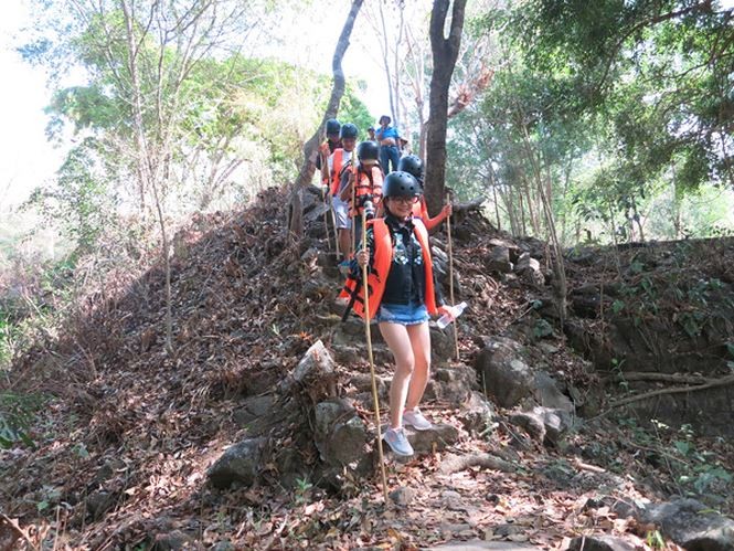 Một ngày leo núi, vượt thác Dray Nur ảnh 2