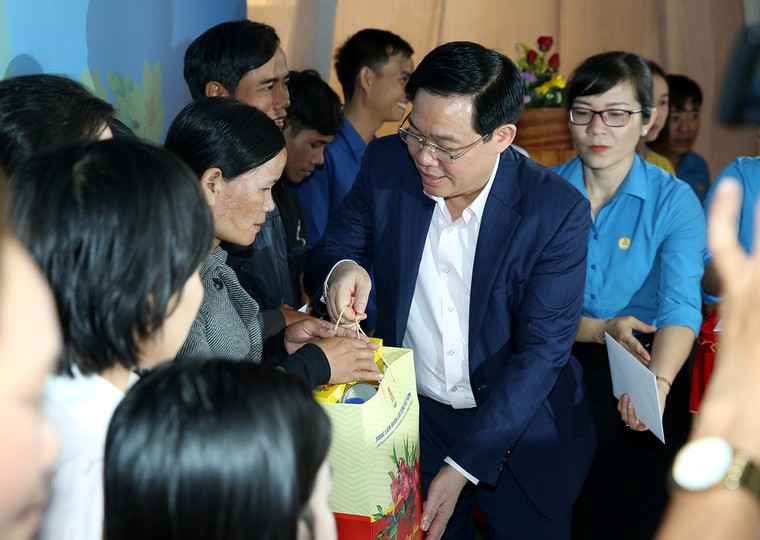 Sẽ điều chỉnh chính sách để người lao động và gia đình sống được bằng lương ảnh 1