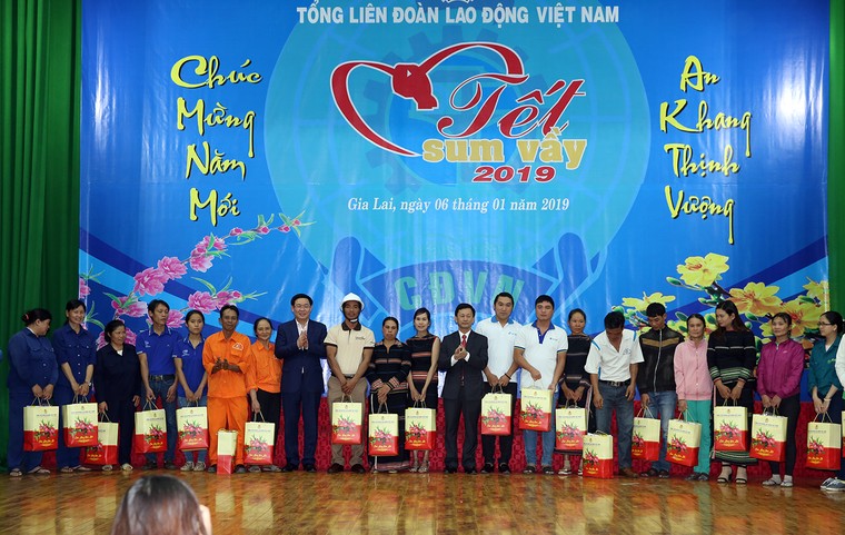 Sẽ điều chỉnh chính sách để người lao động và gia đình sống được bằng lương ảnh 2