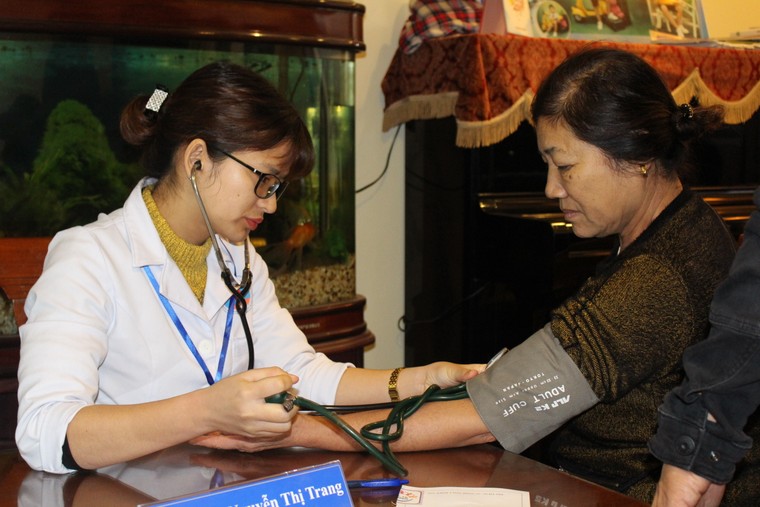 Cựu học sinh Hà Nội tổ chức chương trình 'Tình nguyện vì sức khỏe cộng đồng' lần 2 ảnh 4