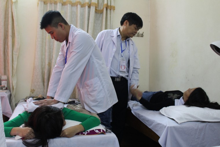 Cựu học sinh Hà Nội tổ chức chương trình 'Tình nguyện vì sức khỏe cộng đồng' lần 2 ảnh 11