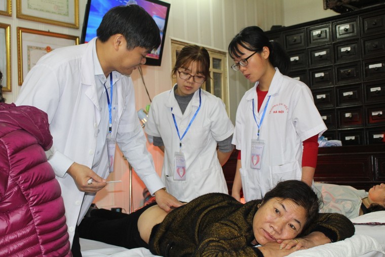 Cựu học sinh Hà Nội tổ chức chương trình 'Tình nguyện vì sức khỏe cộng đồng' lần 2 ảnh 9