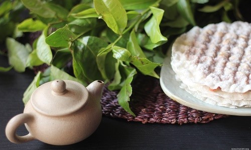 Kẹo Cu đơ thường được người Hà Tĩnh thưởng thức cùng nước gì?