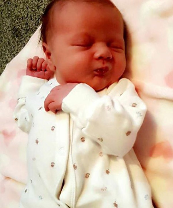 Nhầm tưởng chuyển dạ là táo bón, người phụ nữ sinh con trong nhà tắm ảnh 2