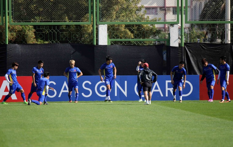 Hình ảnh ĐT Việt Nam tập luyện sau trận gặp Iraq ảnh 4