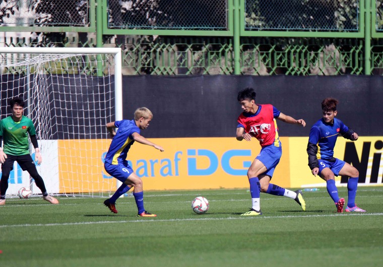 Hình ảnh ĐT Việt Nam tập luyện sau trận gặp Iraq ảnh 11