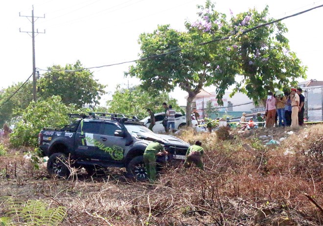 Hai ôtô lao vào nhau rồi leo lên vỉa hè tông chết người bán dưa ảnh 2