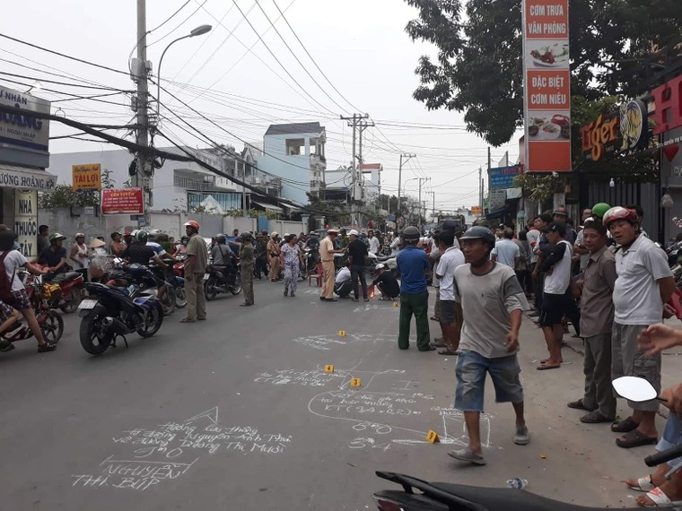 Xe rác va chạm xe máy, 2 người tử vong ảnh 1