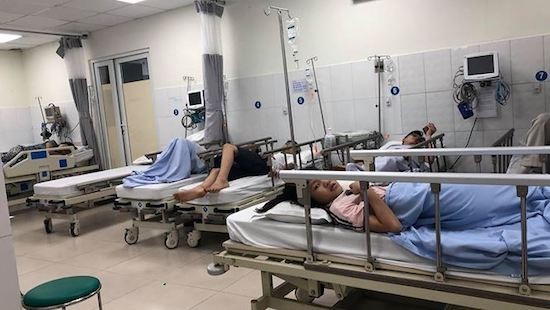 20 người nhập viện sau tiệc tất niên ở nhà hàng ảnh 1