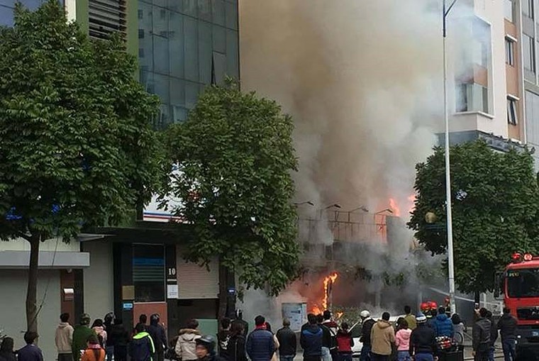 Cháy quán cháo ếch Singapore ở Hà Nội, nhiều tài sản bị thiêu rụi ảnh 1