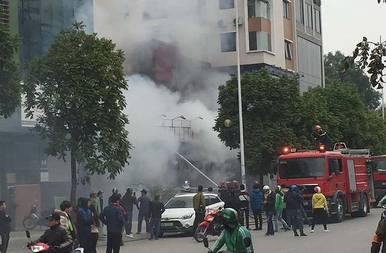 Cháy quán cháo ếch Singapore ở Hà Nội, nhiều tài sản bị thiêu rụi ảnh 2