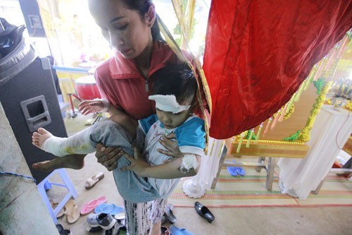 Thảm cảnh vợ chồng chết dưới bánh container ảnh 1