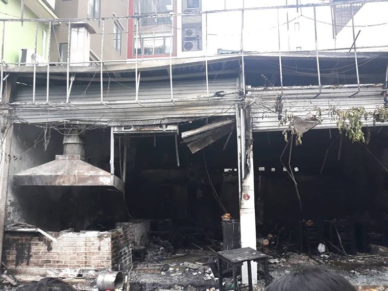 Cháy quán cháo ếch Singapore ở Hà Nội, nhiều tài sản bị thiêu rụi ảnh 4
