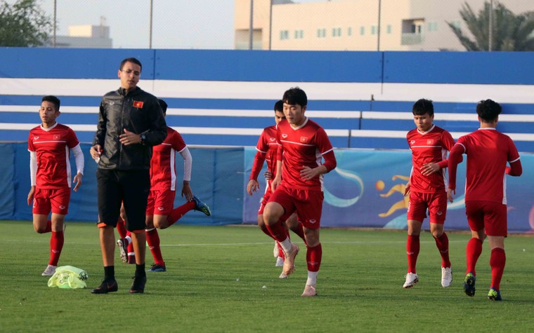 Hình ảnh buổi tập đầu tiên của ĐT Việt Nam tại Dubai ảnh 6