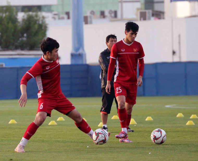Hình ảnh buổi tập đầu tiên của ĐT Việt Nam tại Dubai ảnh 11