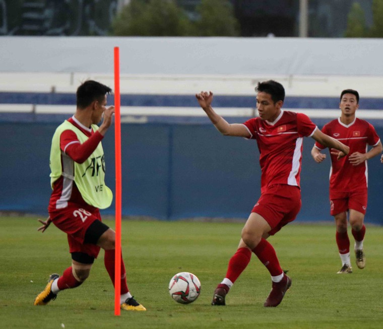 Hình ảnh buổi tập đầu tiên của ĐT Việt Nam tại Dubai ảnh 13