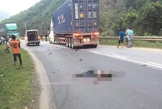 Hai vụ tai nạn nghiêm trọng trong ngày trên QL9 khiến 3 người tử vong ảnh 1