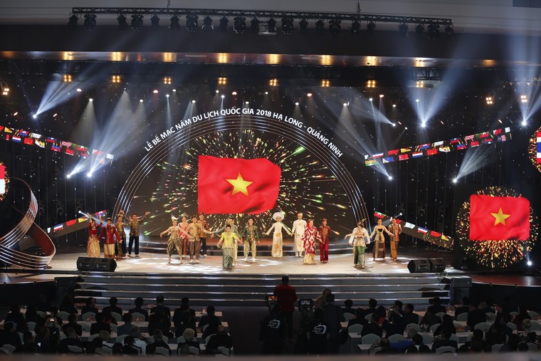 Bế mạc Năm du lịch quốc gia 2018, mãn nhãn quan khách ASEAN ảnh 12