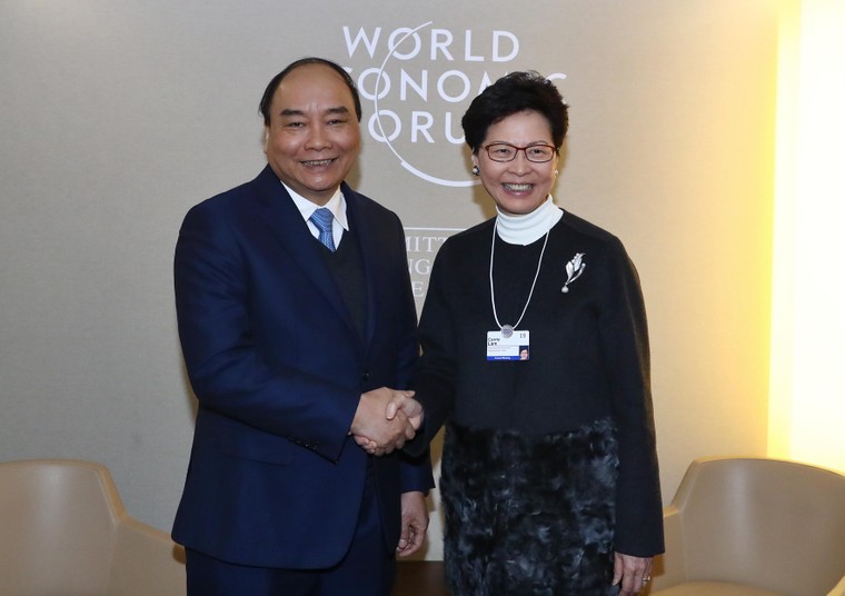 Thủ tướng có nhiều cuộc đối thoại, tiếp xúc song phương tại Davos ảnh 1