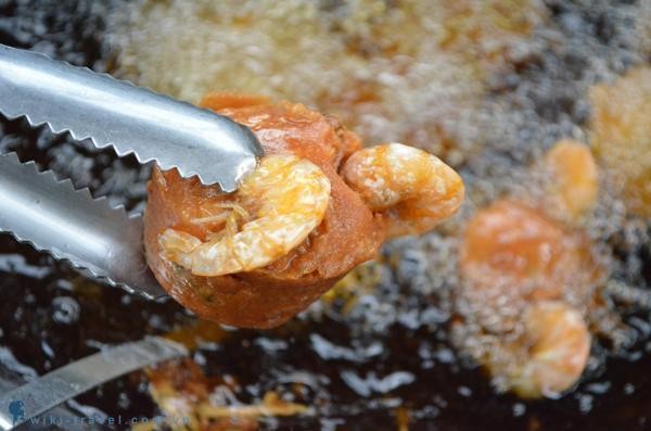 Bánh cóng được chấm với nước gì?